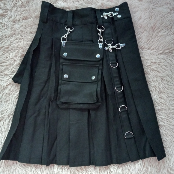 SOLD! Unisex Gothic kilt! Wrap style w Snaps and metal clasps w 2 saddle bags! - Picture 9 of 15